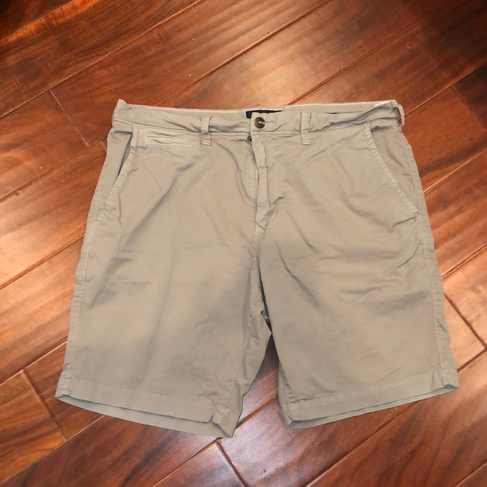 Light grey American Eagle shorts